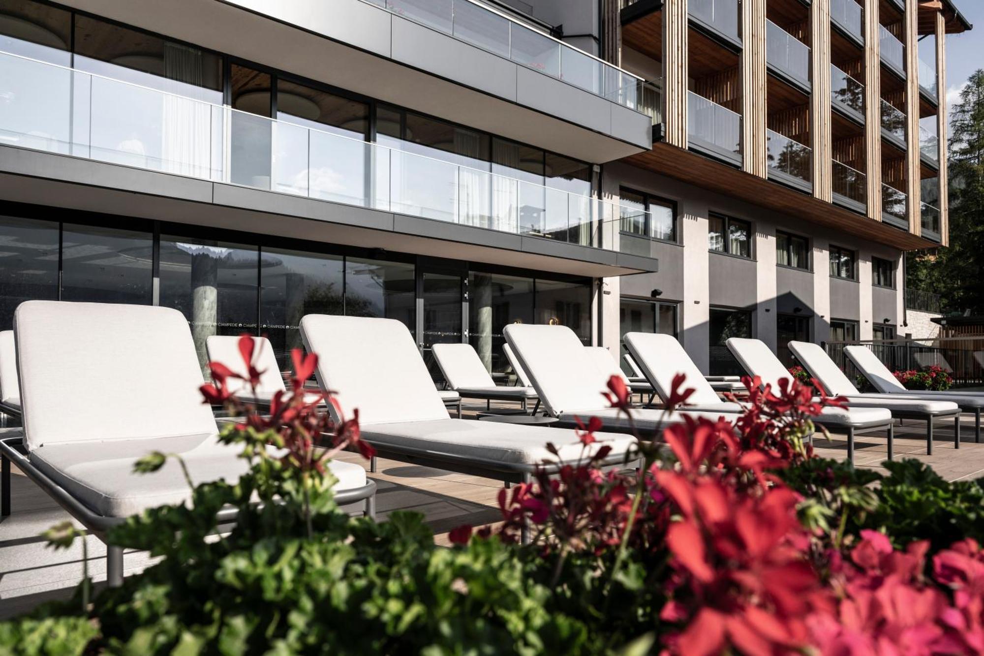 Ciampedie Luxury Alpine Spa Hotel Vigo di Fassa Luaran gambar