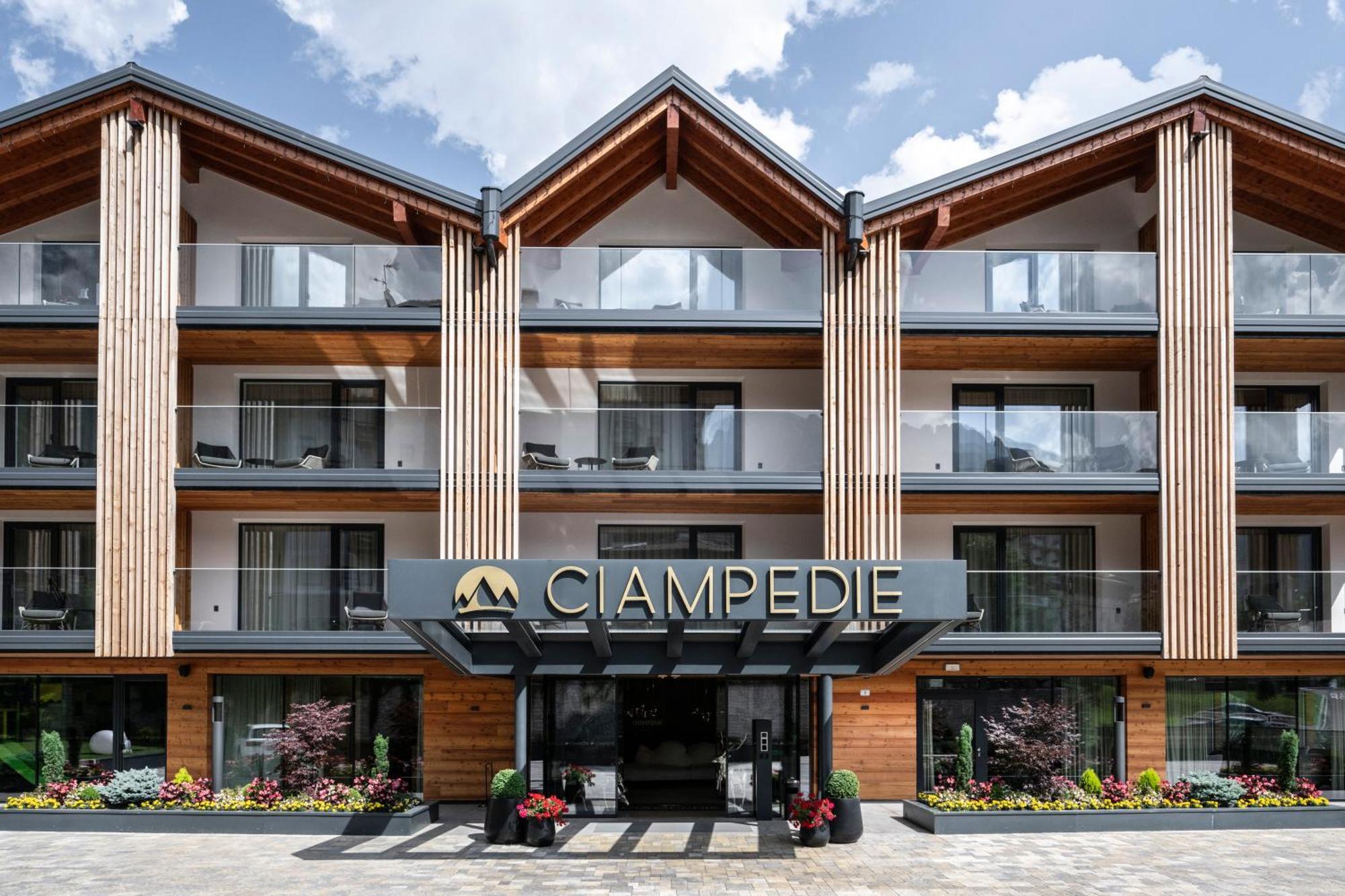 Ciampedie Luxury Alpine Spa Hotel Vigo di Fassa Luaran gambar