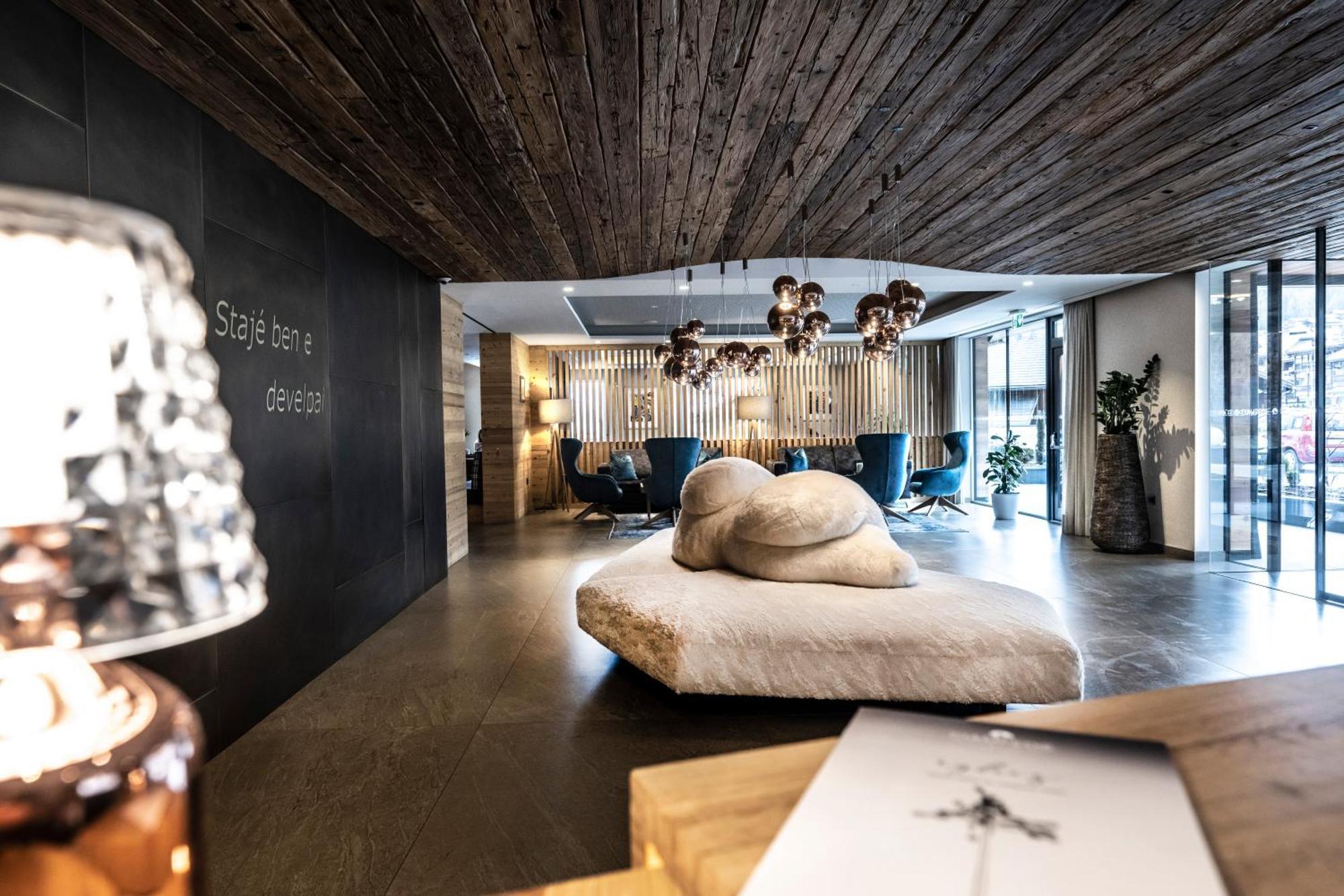 Ciampedie Luxury Alpine Spa Hotel Vigo di Fassa Luaran gambar