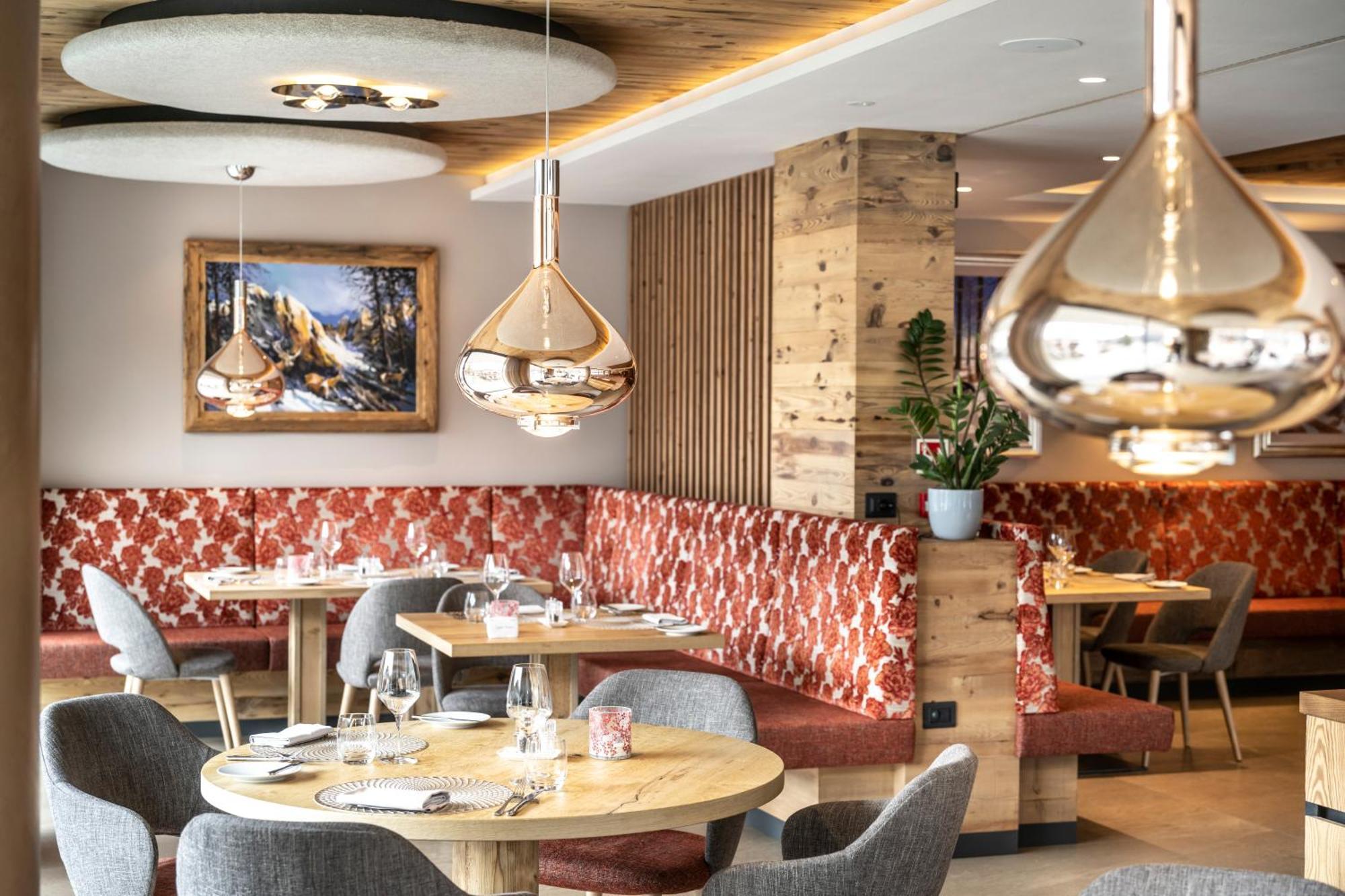 Ciampedie Luxury Alpine Spa Hotel Vigo di Fassa Luaran gambar