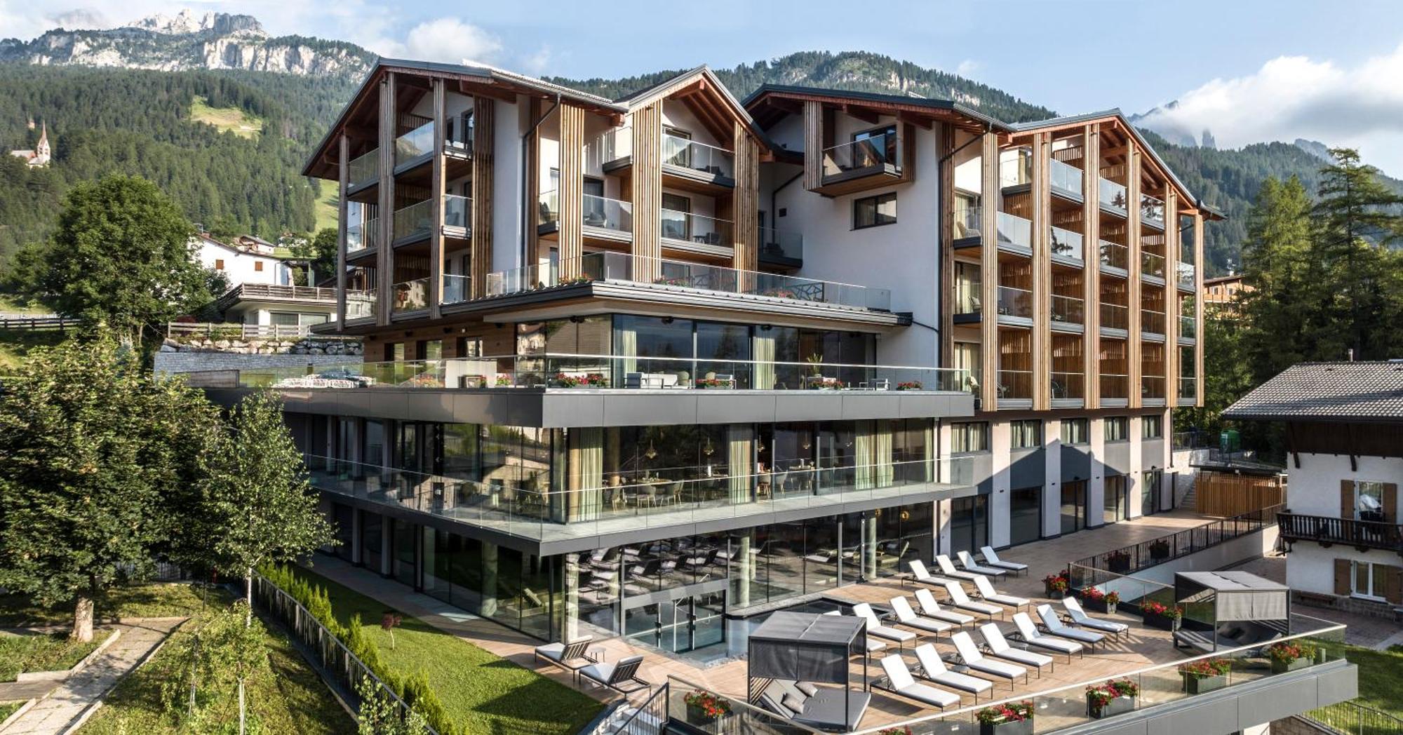 Ciampedie Luxury Alpine Spa Hotel Vigo di Fassa Luaran gambar