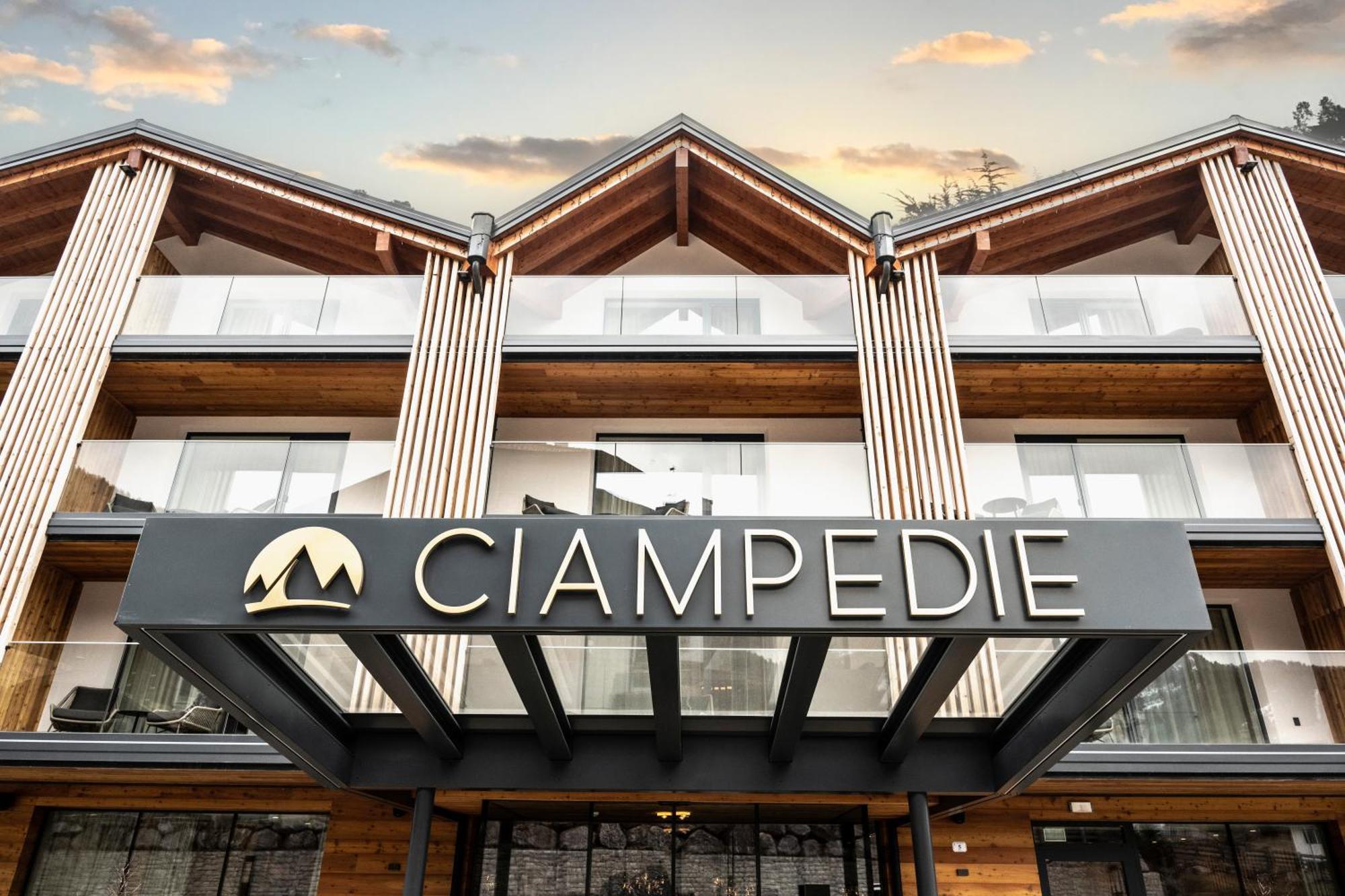 Ciampedie Luxury Alpine Spa Hotel Vigo di Fassa Luaran gambar