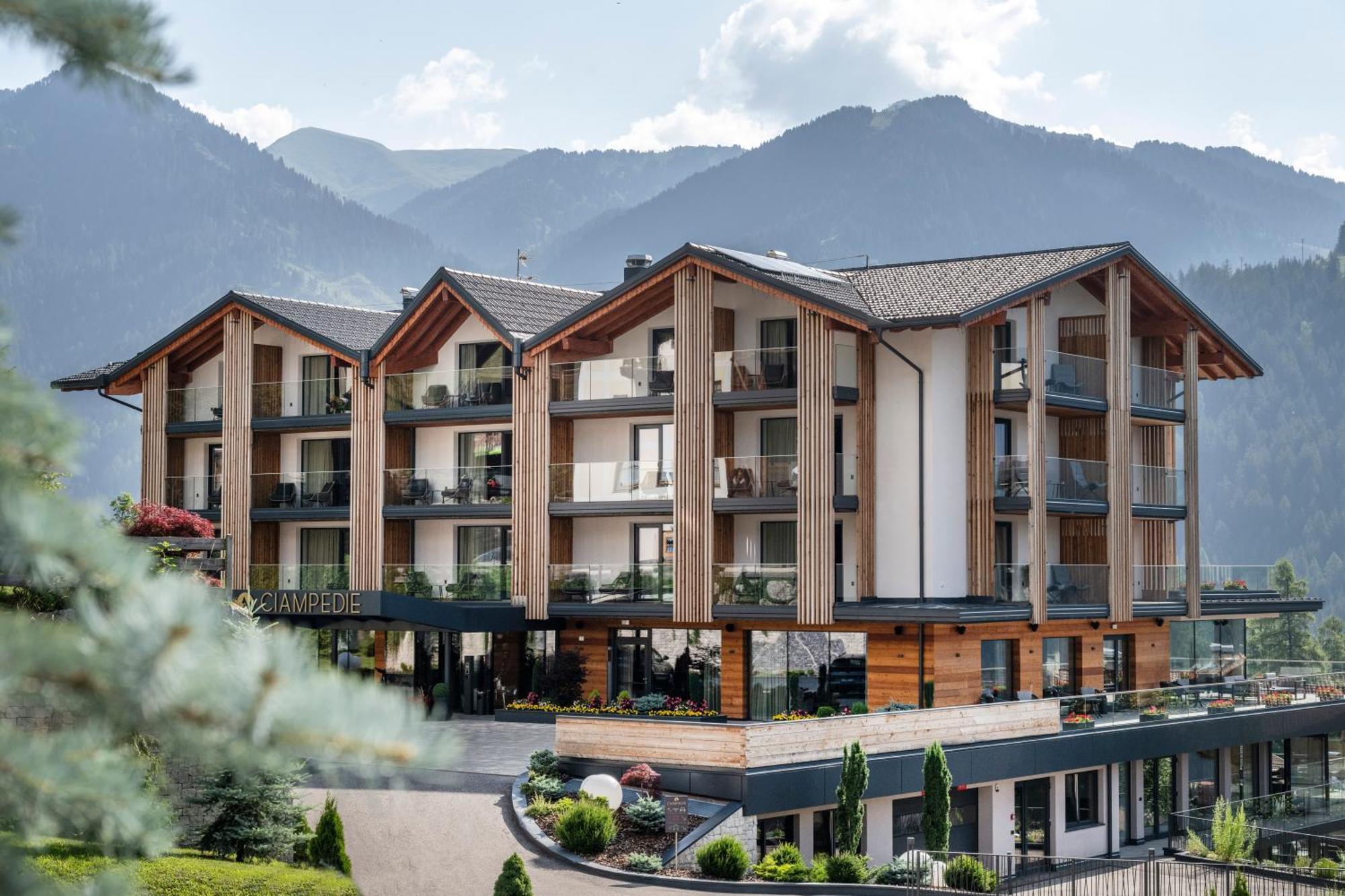 Ciampedie Luxury Alpine Spa Hotel Vigo di Fassa Luaran gambar