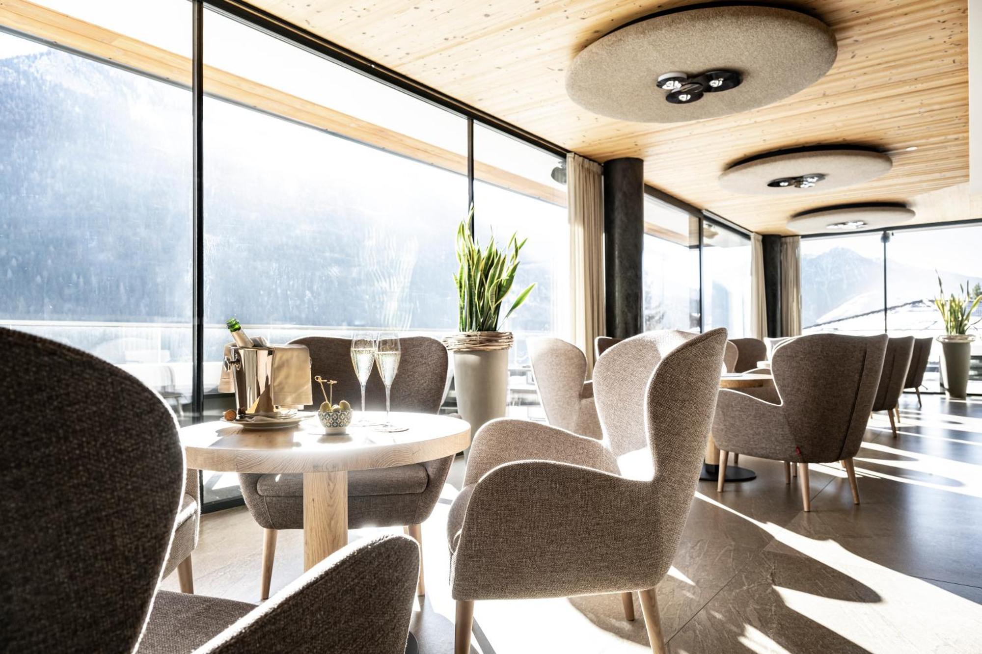 Ciampedie Luxury Alpine Spa Hotel Vigo di Fassa Luaran gambar