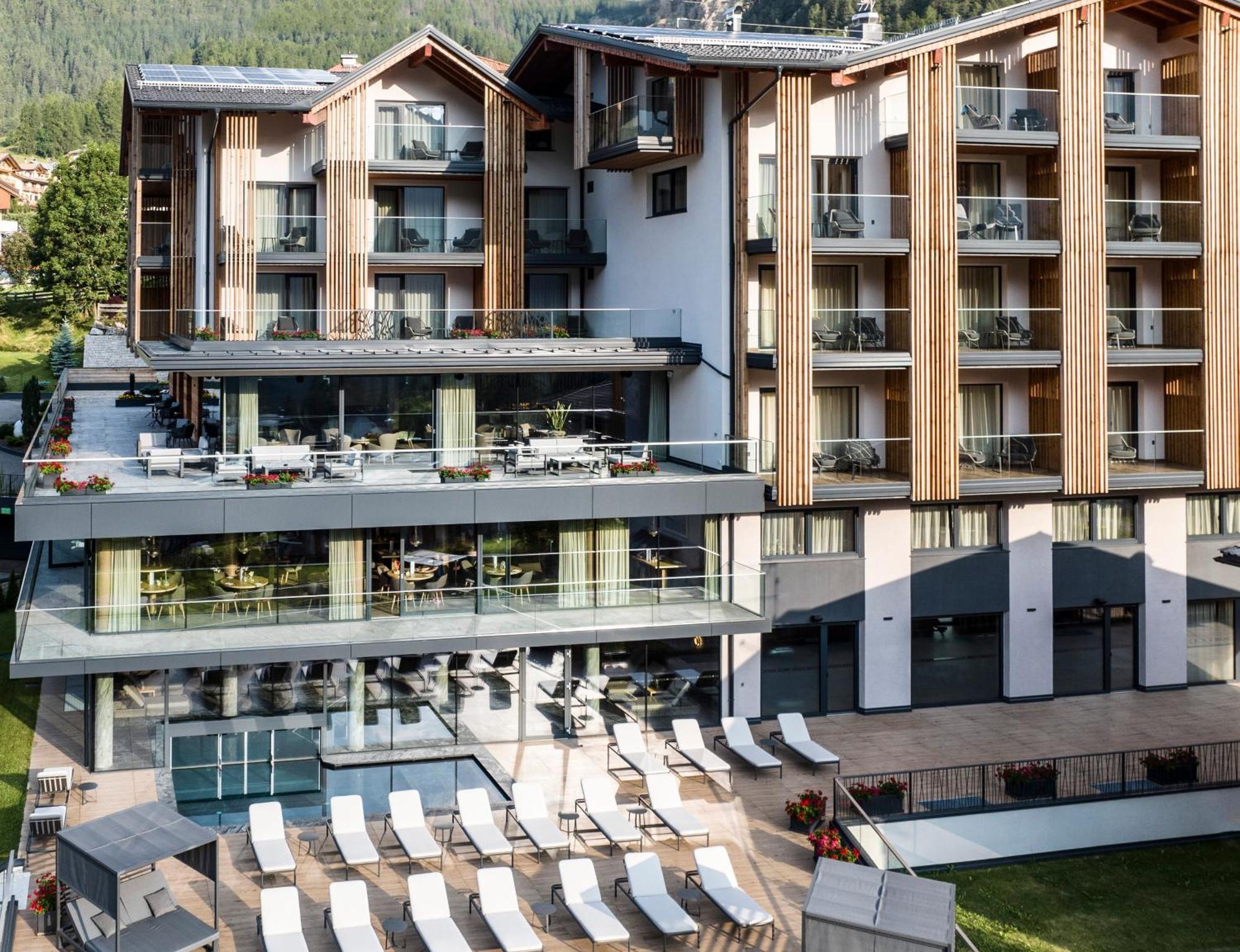 Ciampedie Luxury Alpine Spa Hotel Vigo di Fassa Luaran gambar