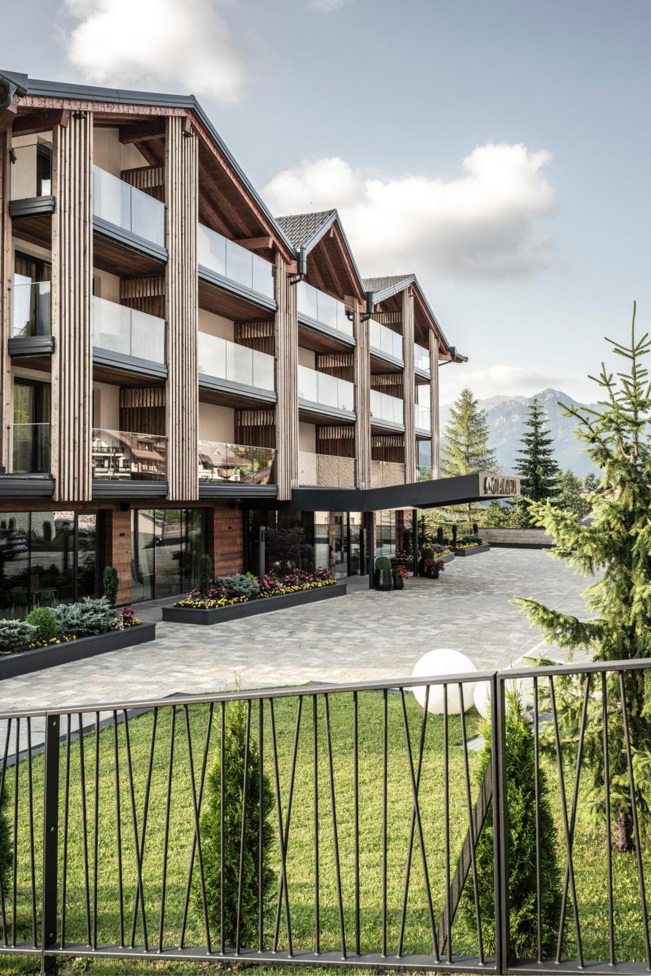 Ciampedie Luxury Alpine Spa Hotel Vigo di Fassa Luaran gambar