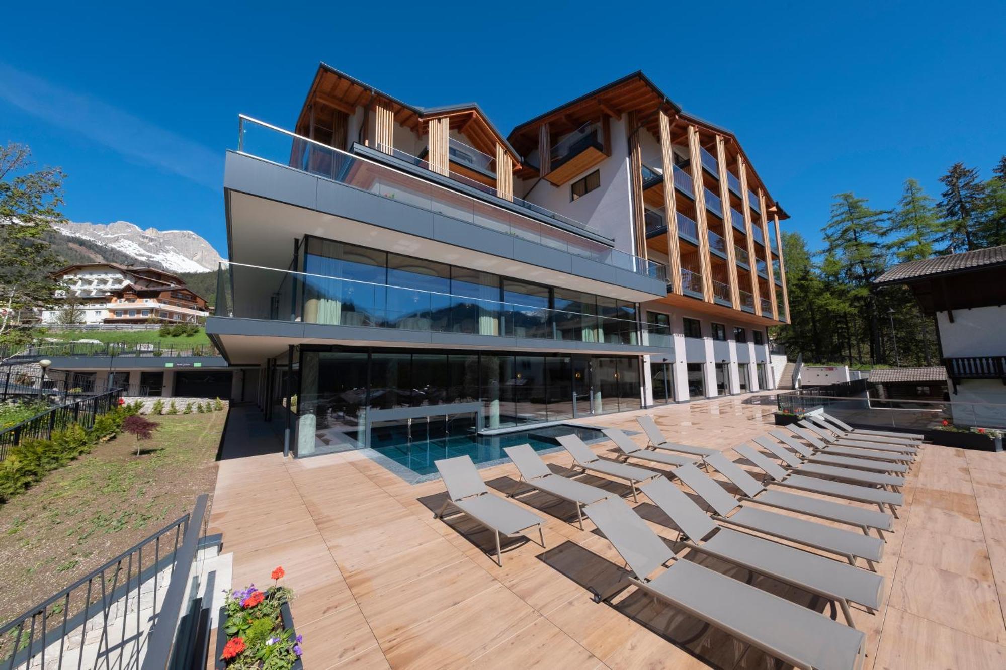 Ciampedie Luxury Alpine Spa Hotel Vigo di Fassa Luaran gambar