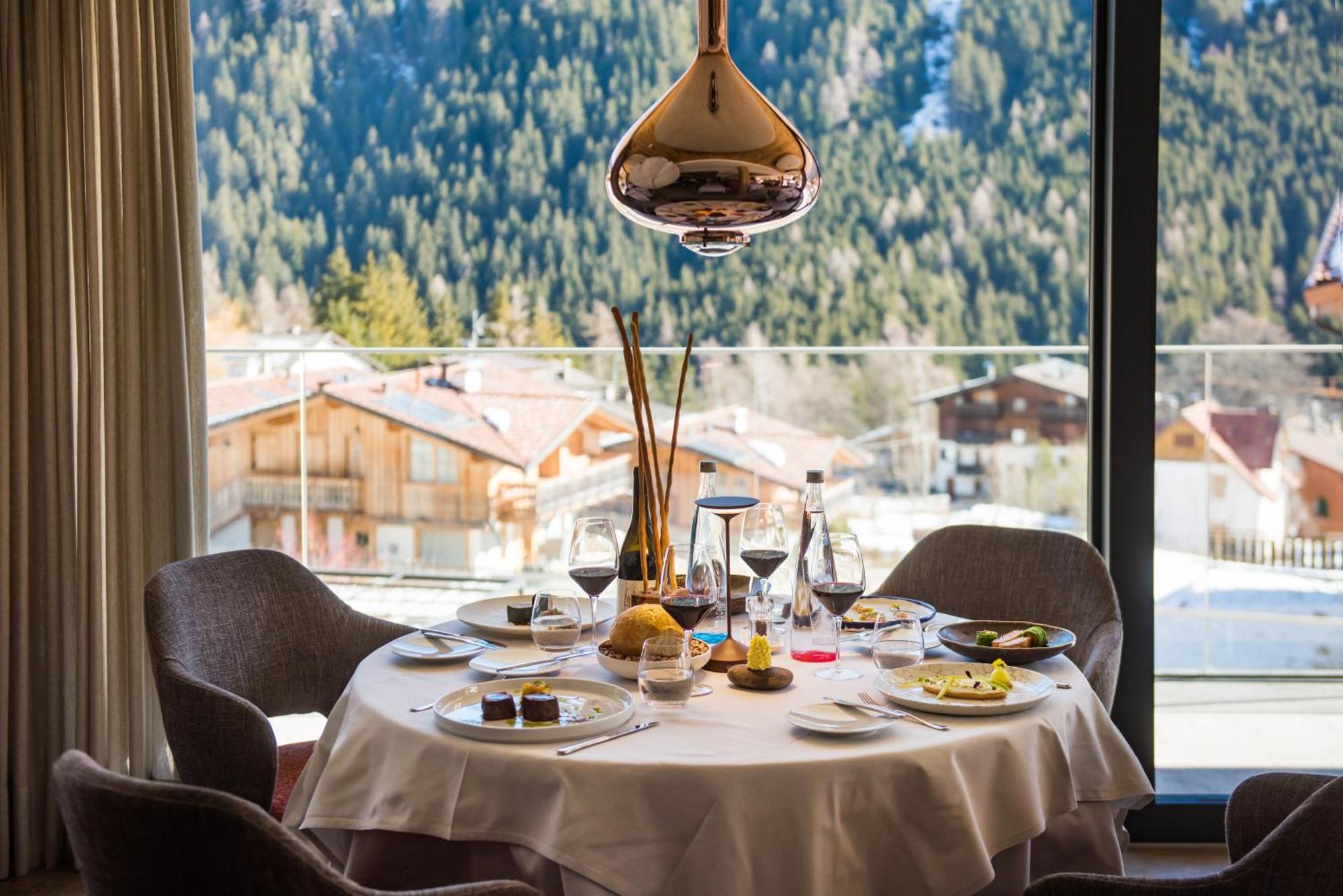 Ciampedie Luxury Alpine Spa Hotel Vigo di Fassa Luaran gambar